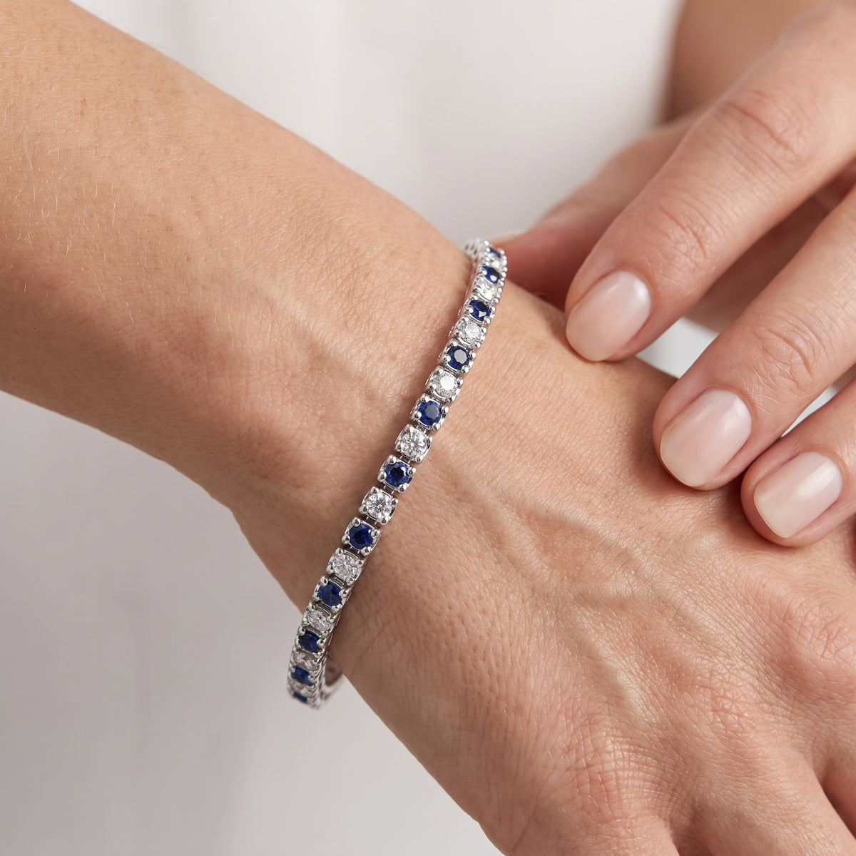 _lifestyle_image@SKU:B999G-BSDR0200000DW #metal_silver+origin_lab-created