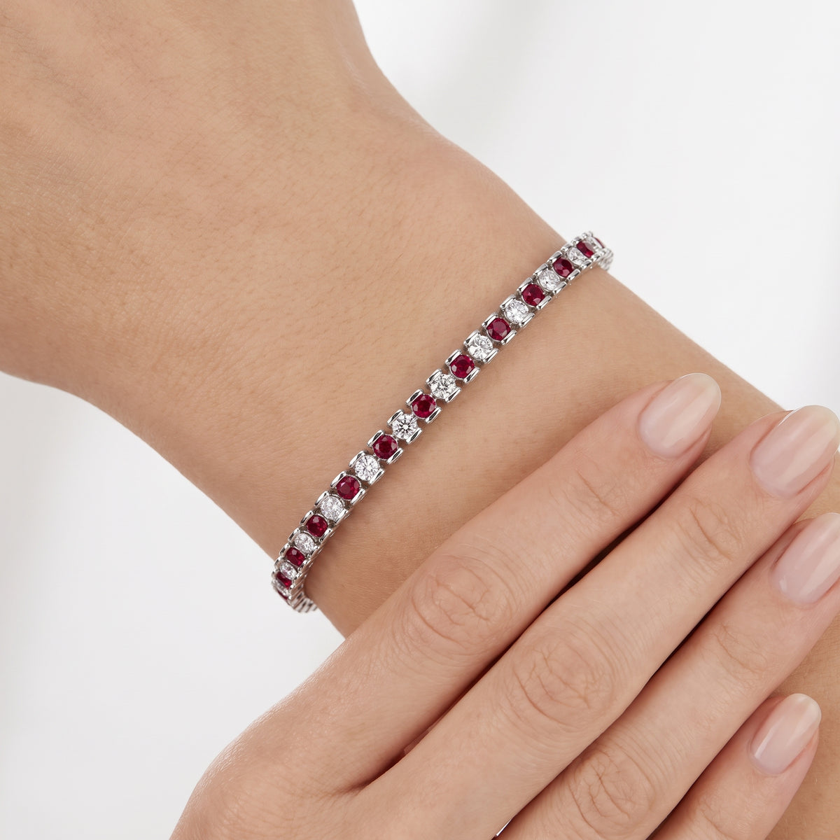 _lifestyle_image@SKU:B999G-RBDR0100000DW #metal_silver+origin_lab-created