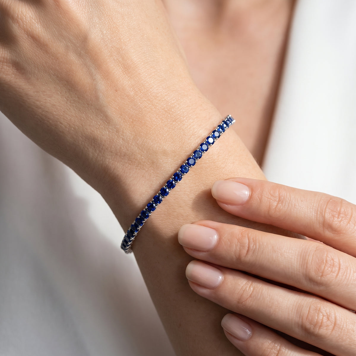 _lifestyle_image@SKU:BG905-BSDR0502000DW #metal_silver+origin_lab-grown