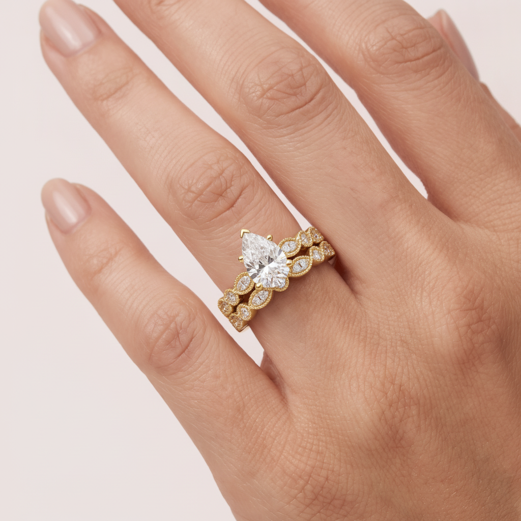 _lifestyle_image@SKU:D0635-LADD01000004Y #metal_10k-yellow-gold+origin_lab-grown+quality_g-si