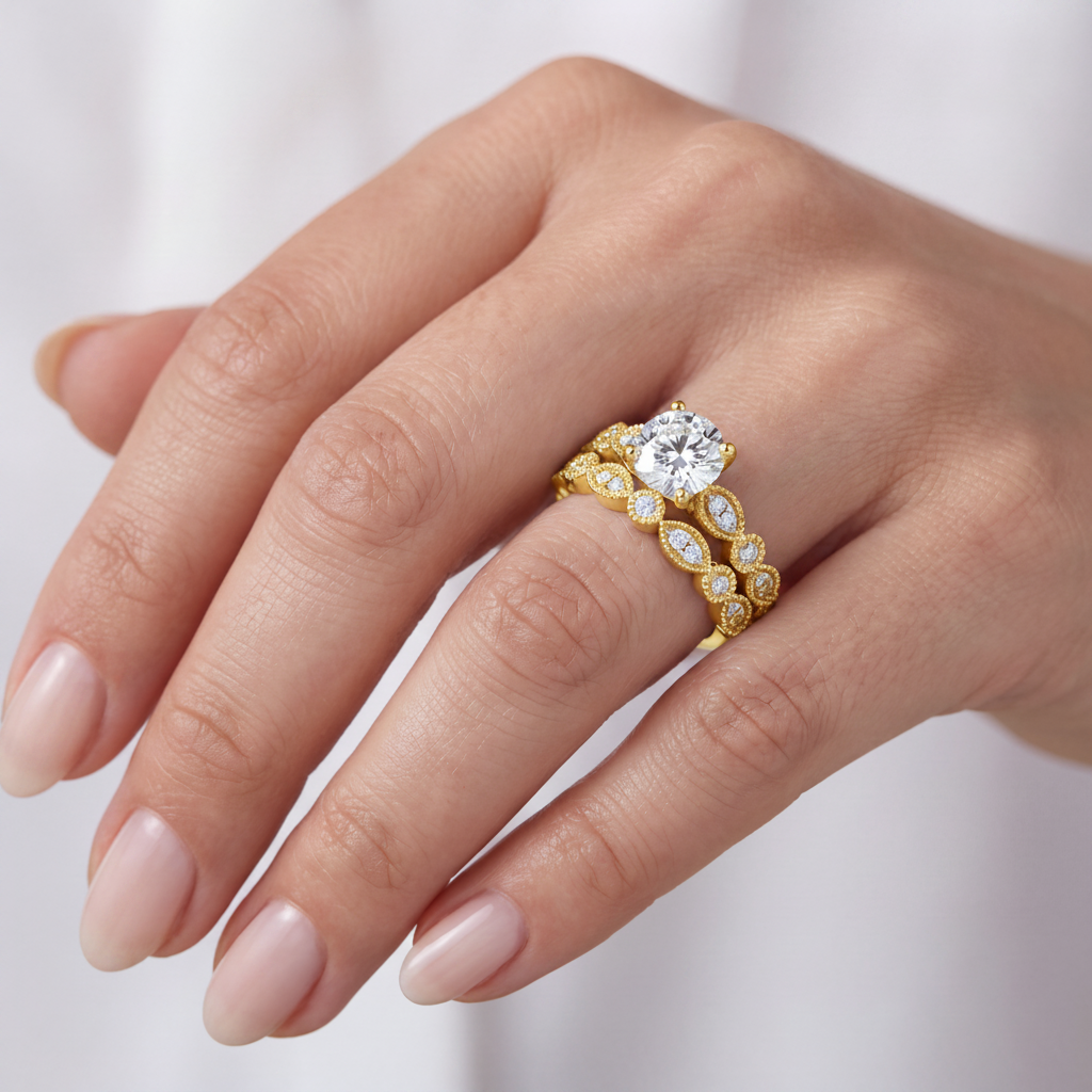 _lifestyle_image@SKU:D0635-LADR01000004Y #metal_10k-yellow-gold+origin_lab-grown+quality_g-si