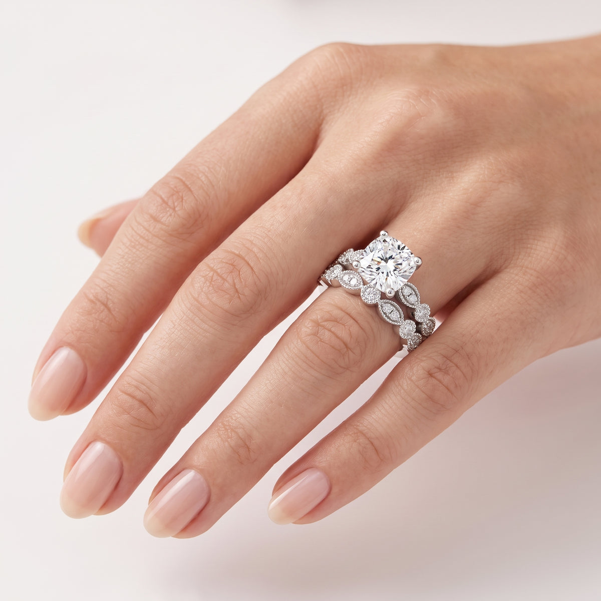 _lifestyle_image@SKU:D0635-NADC02000004W #metal_14k-white-gold+origin_lab-grown+quality_ef-vs2+