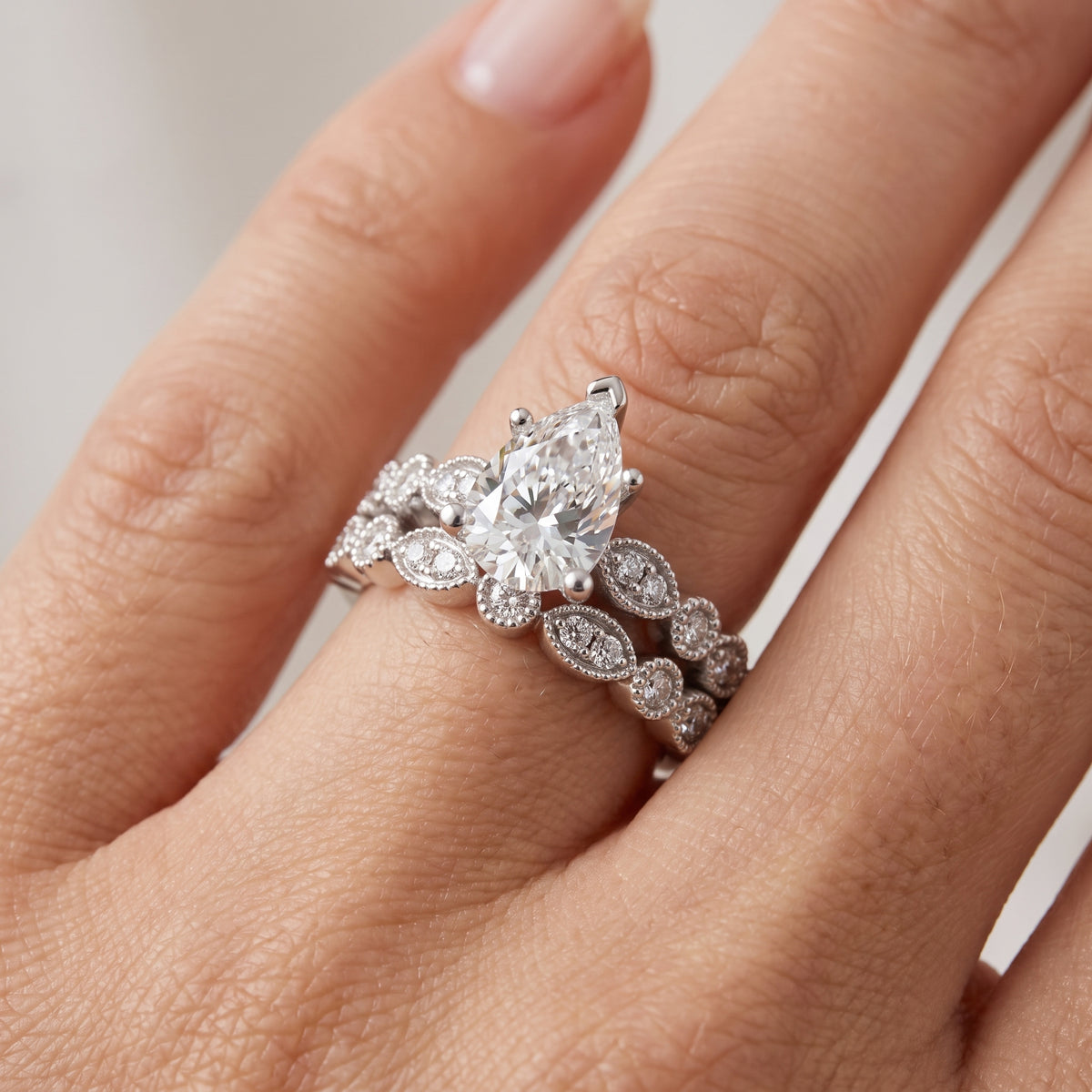 _lifestyle_image@SKU:D0635-NADD01000004W #metal_14k-white-gold+origin_lab-grown+quality_ef-vs2+