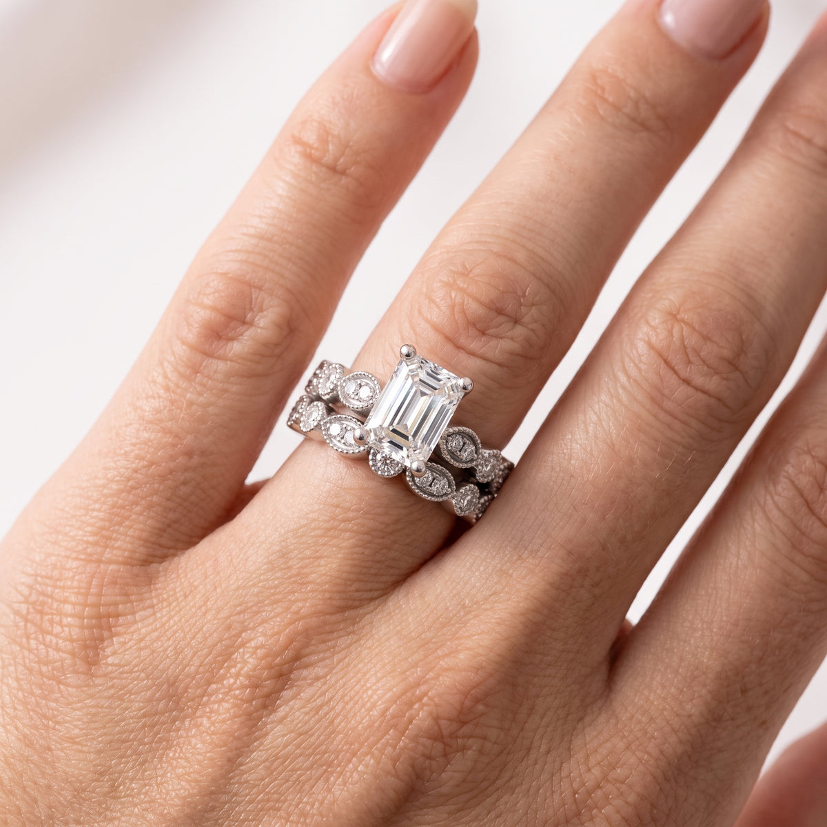 _lifestyle_image@SKU:D0635-NADE0100000PL #metal_platinum+origin_lab-grown+quality_ef-vs2+