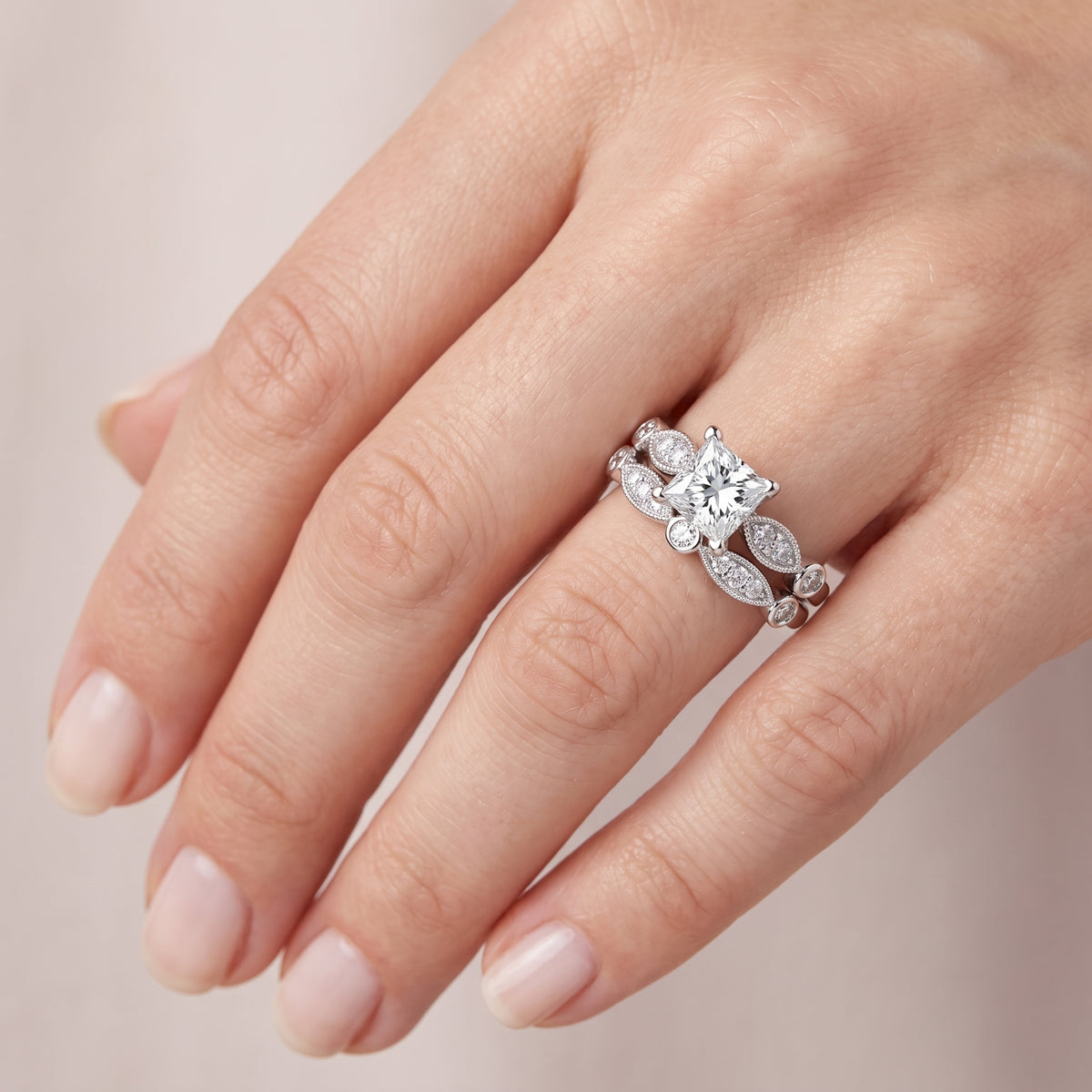 _lifestyle_image@SKU:D0635-NADP01000004W #metal_14k-white-gold+origin_lab-grown+quality_ef-vs2+