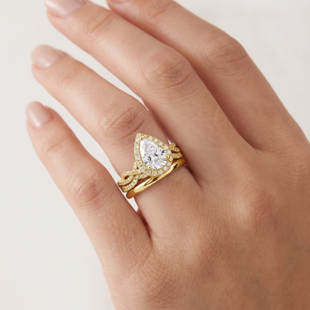 _lifestyle_image@SKU:D7669-LADD02000004Y #metal_10k-yellow-gold+origin_lab-grown+quality_g-si