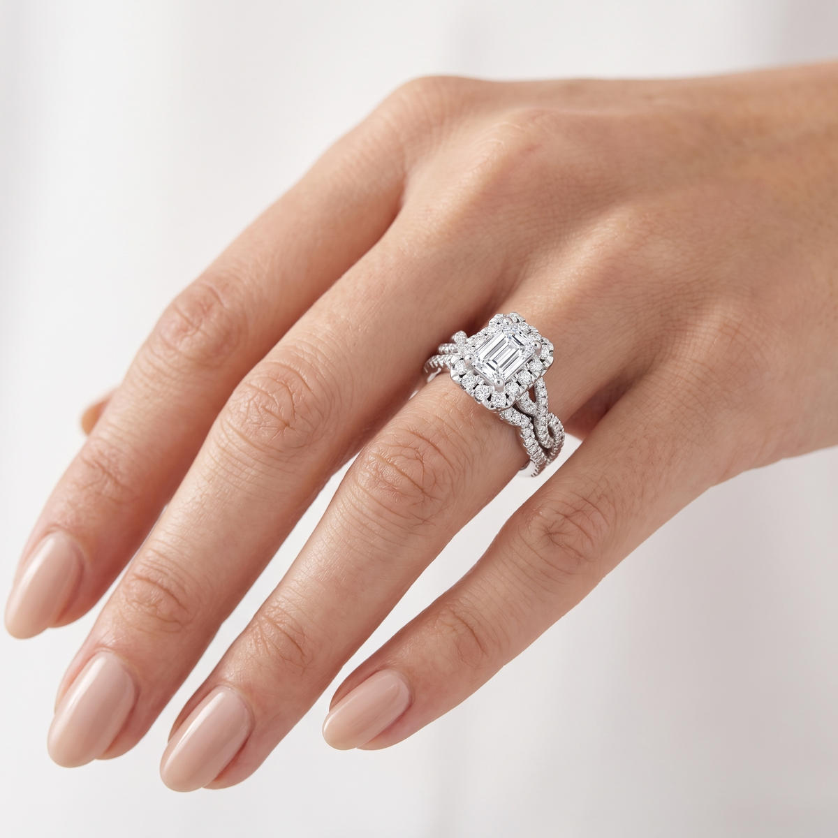 _lifestyle_image@SKU:D7669-LGDE0100000PL #metal_platinum+origin_lab-grown+quality_ef-vs2+