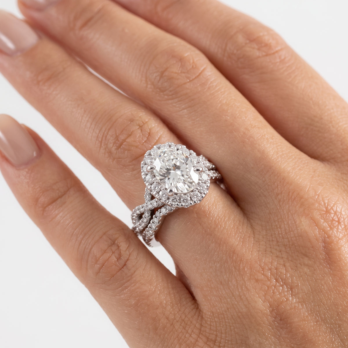 _lifestyle_image@SKU:D7669-LGDO0200000PL #metal_platinum+origin_lab-grown+quality_ef-vs2+