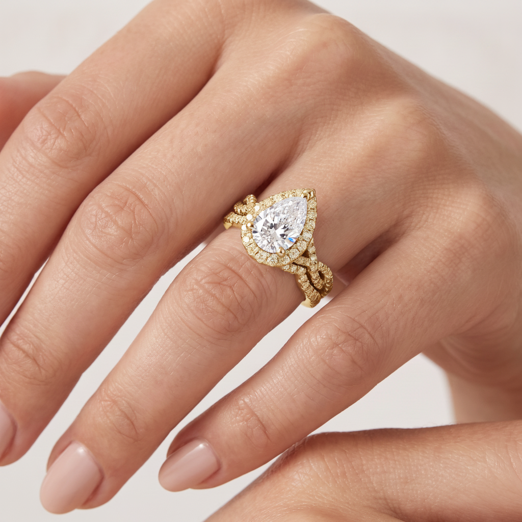 _lifestyle_image@SKU:D7669-LGDD02000004Y #metal_14k-yellow-gold+origin_lab-grown+quality_ef-vs2+