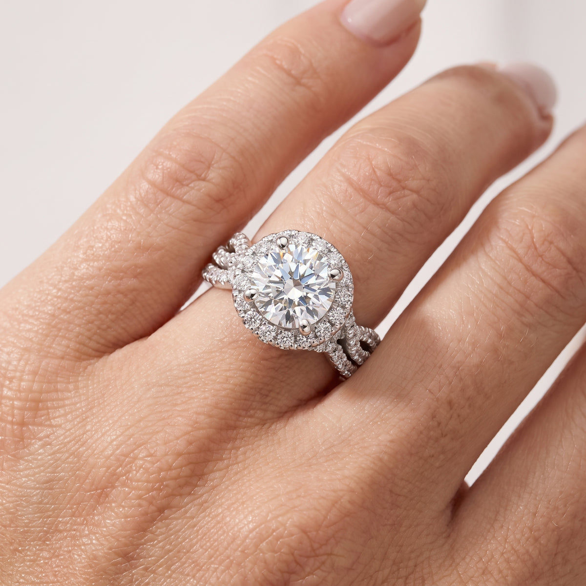 _lifestyle_image@SKU:D7669-LGDR0200000PL #metal_platinum+origin_lab-grown+quality_ef-vs2+