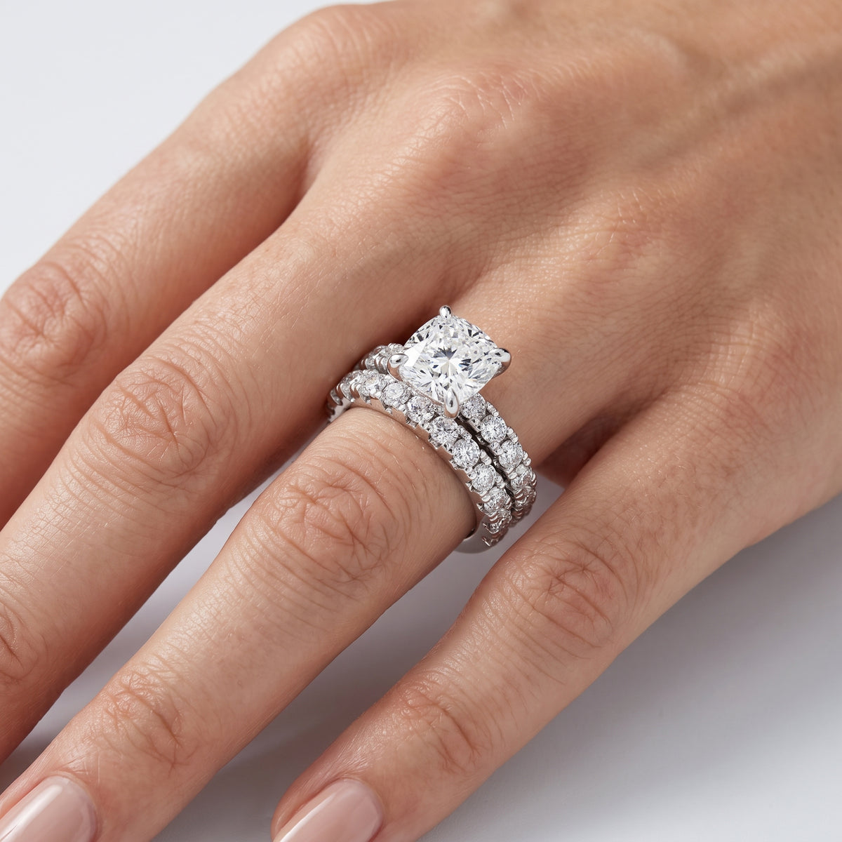 _lifestyle_image@SKU:D9614-LGDC02000004W #metal_14k-white-gold+origin_lab-grown+quality_ef-vs2+