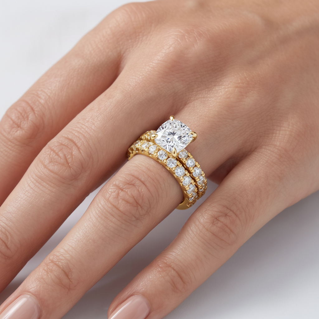 _lifestyle_image@SKU:D9614-LGDC02000004Y #metal_14k-yellow-gold+origin_lab-grown+quality_ef-vs2+