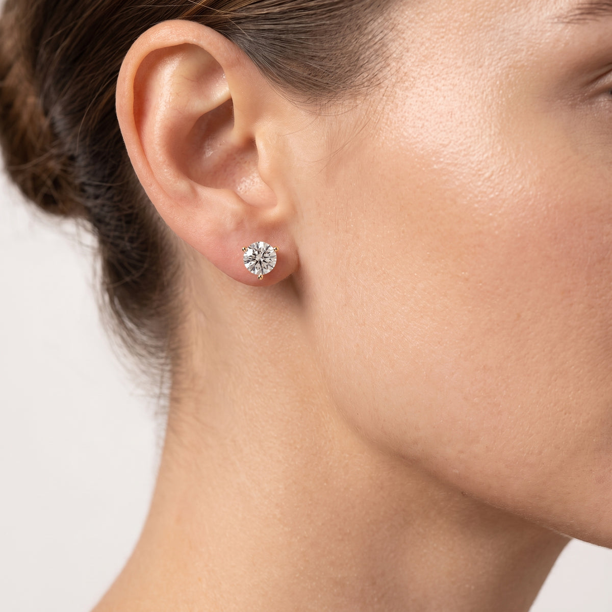 _lifestyle_image@SKU:E1121-LADR02000004Y #metal_10k-yellow-gold+origin_lab-grown+quality_g-si