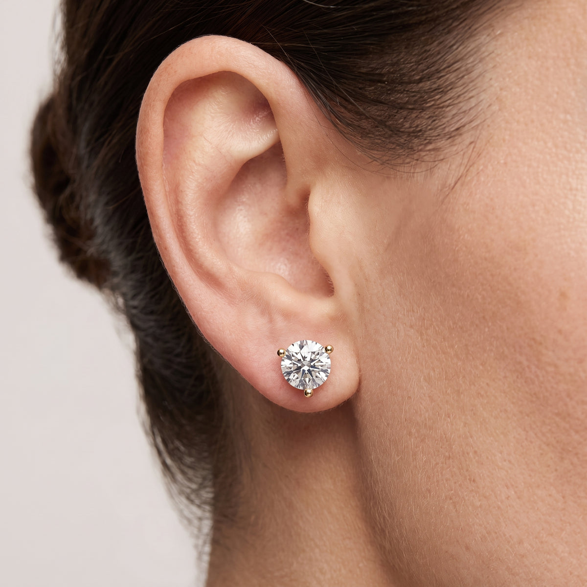 _lifestyle_image@SKU:E1121-LADR03000004Y #metal_10k-yellow-gold+origin_lab-grown+quality_g-si