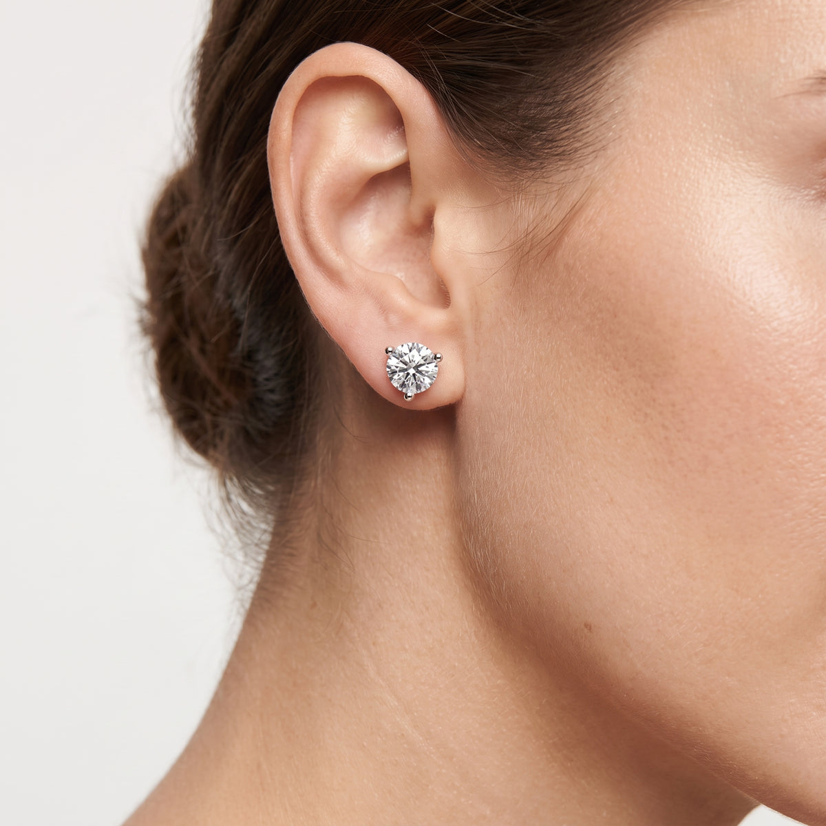 _lifestyle_image@SKU:E1121-LADR04000004W #metal_10k-white-gold+origin_lab-grown+quality_g-si