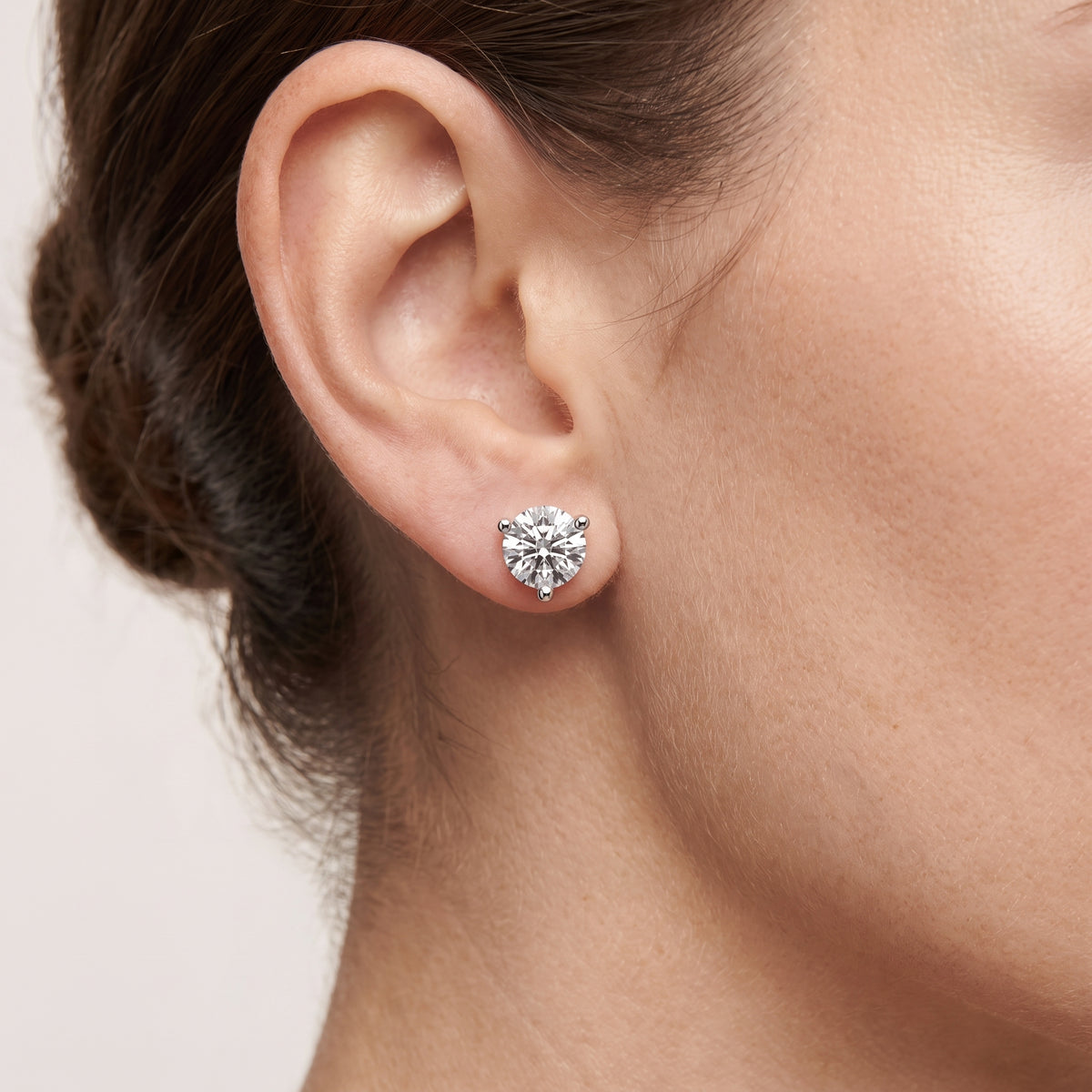 _lifestyle_image@SKU:E1121-LADR0400000PL #metal_silver+origin_lab-grown+quality_g-si