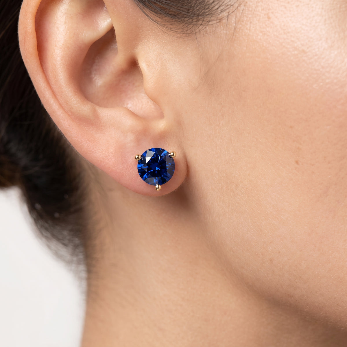 _lifestyle_image@SKU:E112G-BSDR03000004Y #metal_10k-yellow-gold+origin_lab-grown