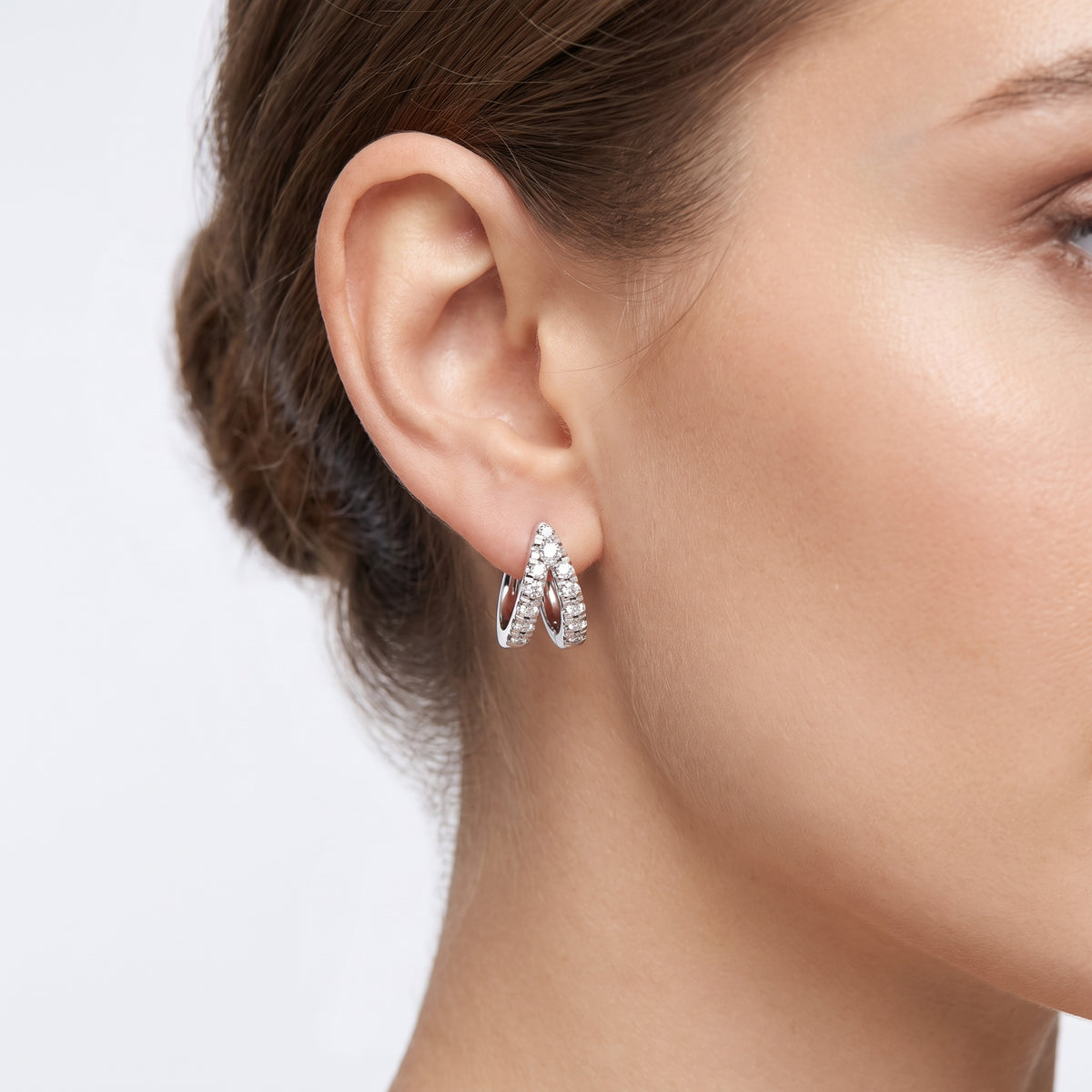 _lifestyle_image@SKU:E1146-LADR00510004W #metal_10k-white-gold+origin_lab-grown+quality_g-si