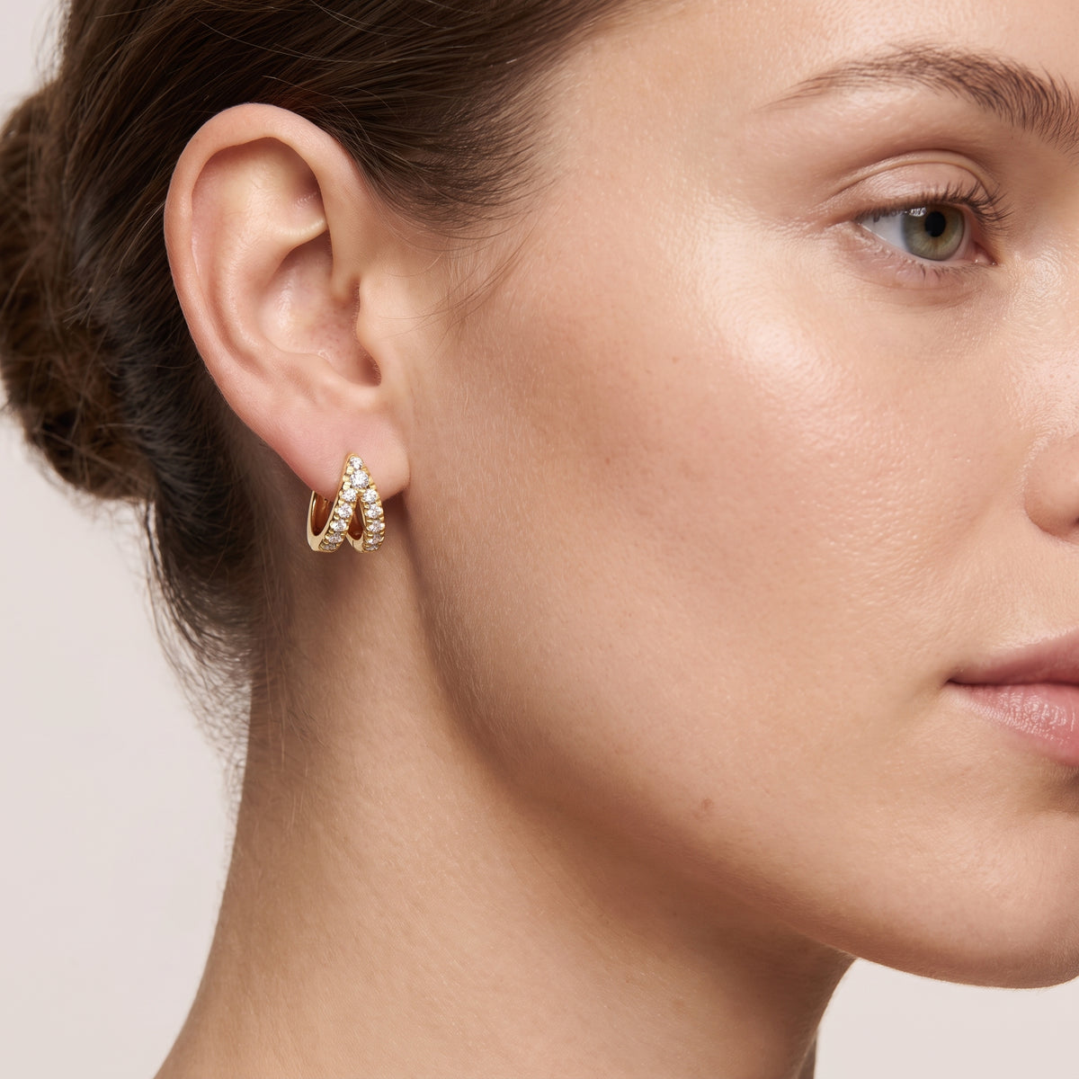 _lifestyle_image@SKU:E1146-LADR00510004Y #metal_10k-yellow-gold+origin_lab-grown+quality_g-si