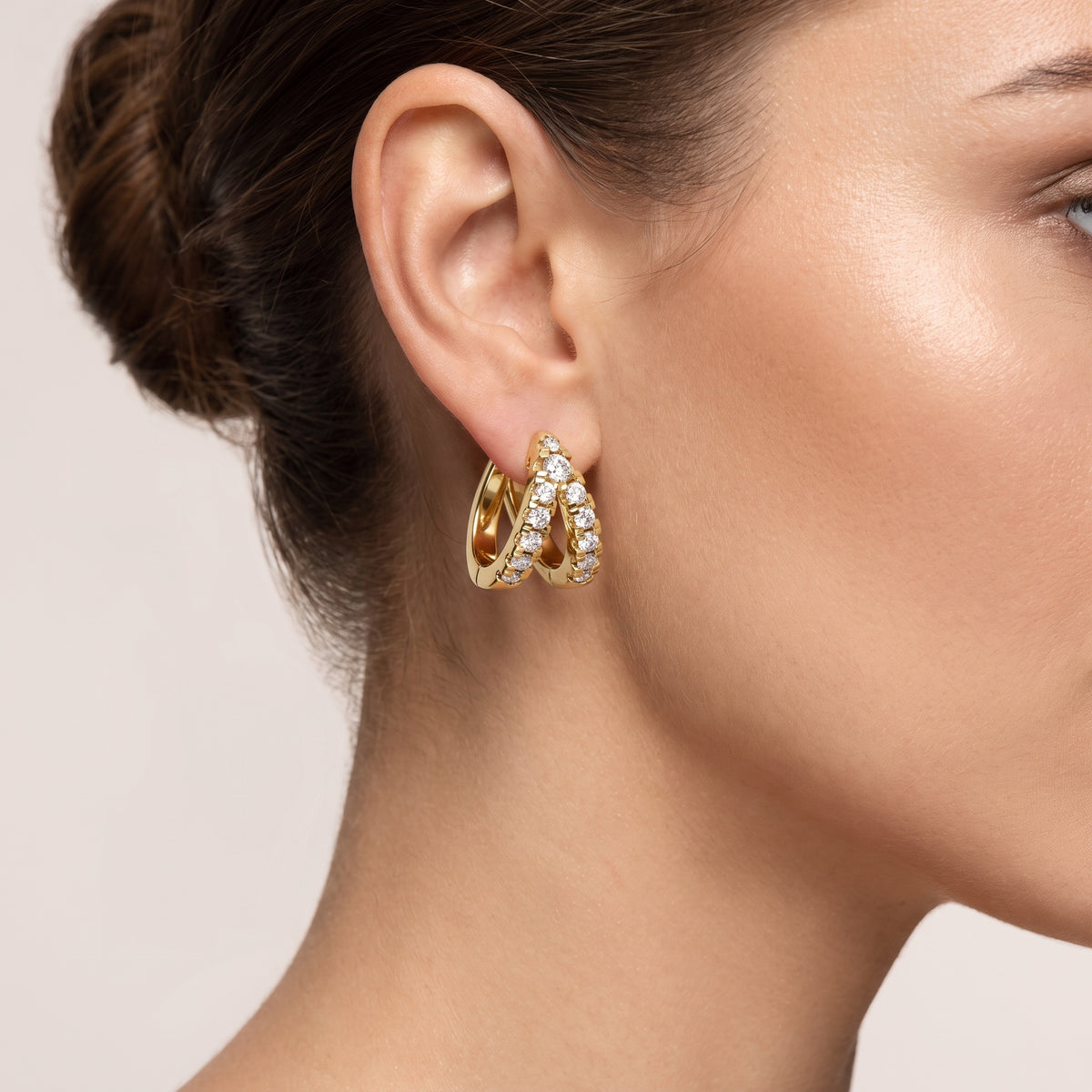 _lifestyle_image@SKU:E1146-LADR00990004Y #metal_10k-yellow-gold+origin_lab-grown+quality_g-si