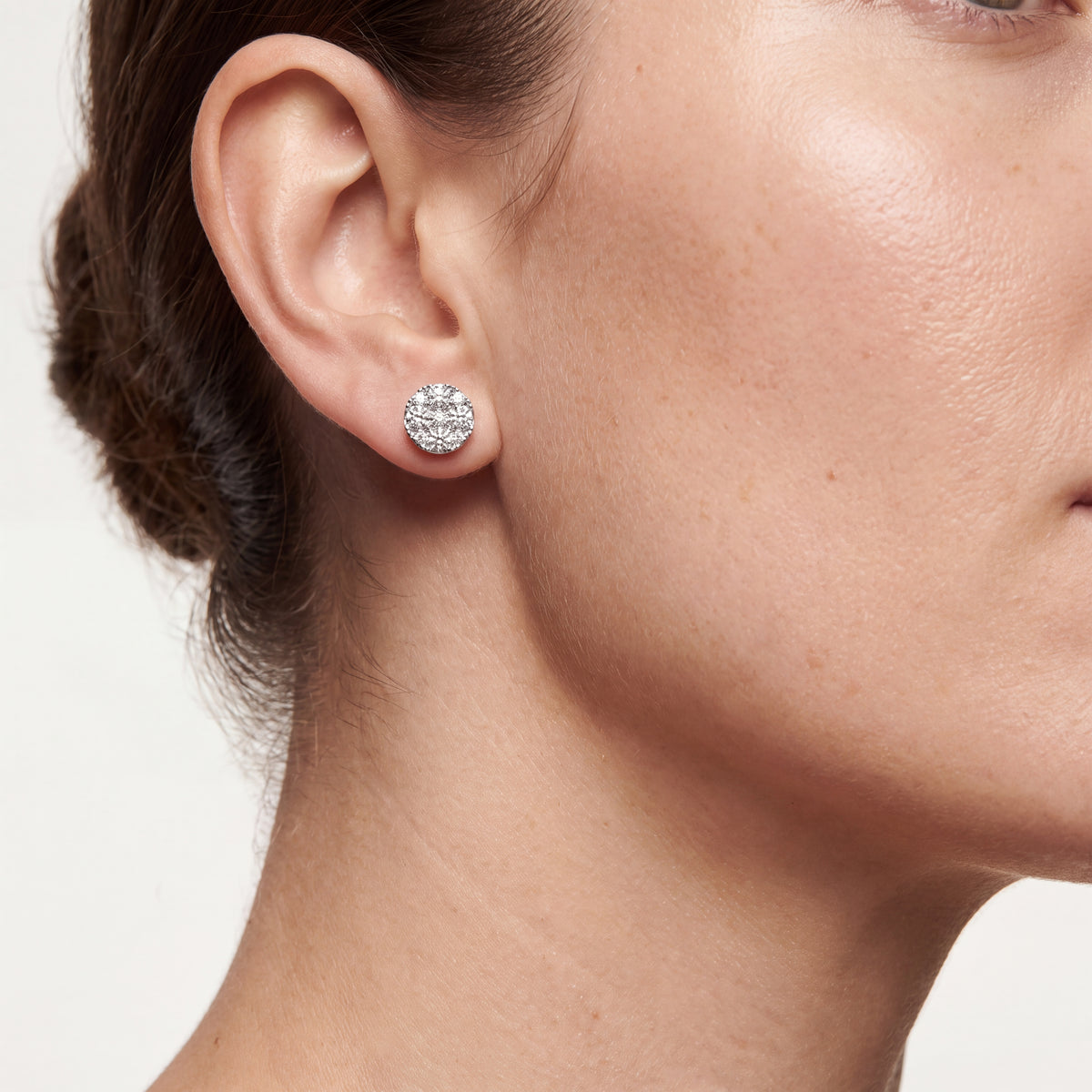 _lifestyle_image@SKU:E128A-LADR01010004W #metal_10k-white-gold+origin_lab-grown+quality_g-si