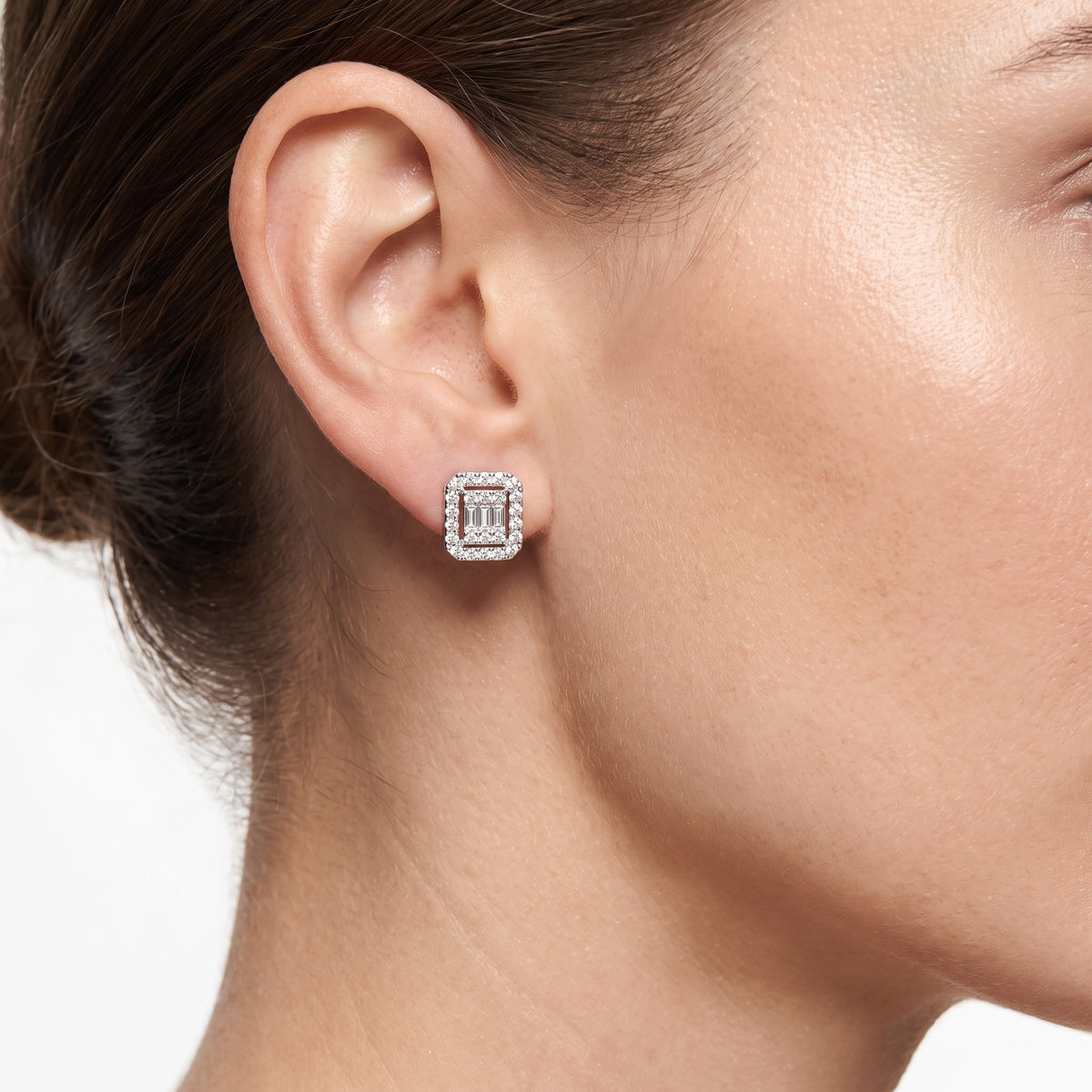 _lifestyle_image@SKU:E1374-LADB00750004W #metal_10k-white-gold+origin_lab-grown+quality_g-si