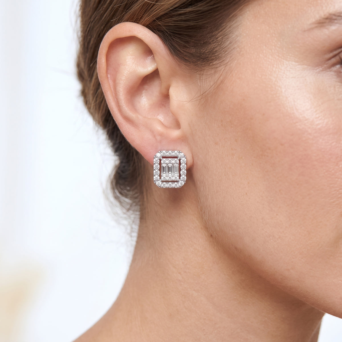 _lifestyle_image@SKU:E1374-LADB0075000DW #metal_silver+origin_lab-grown+quality_g-si