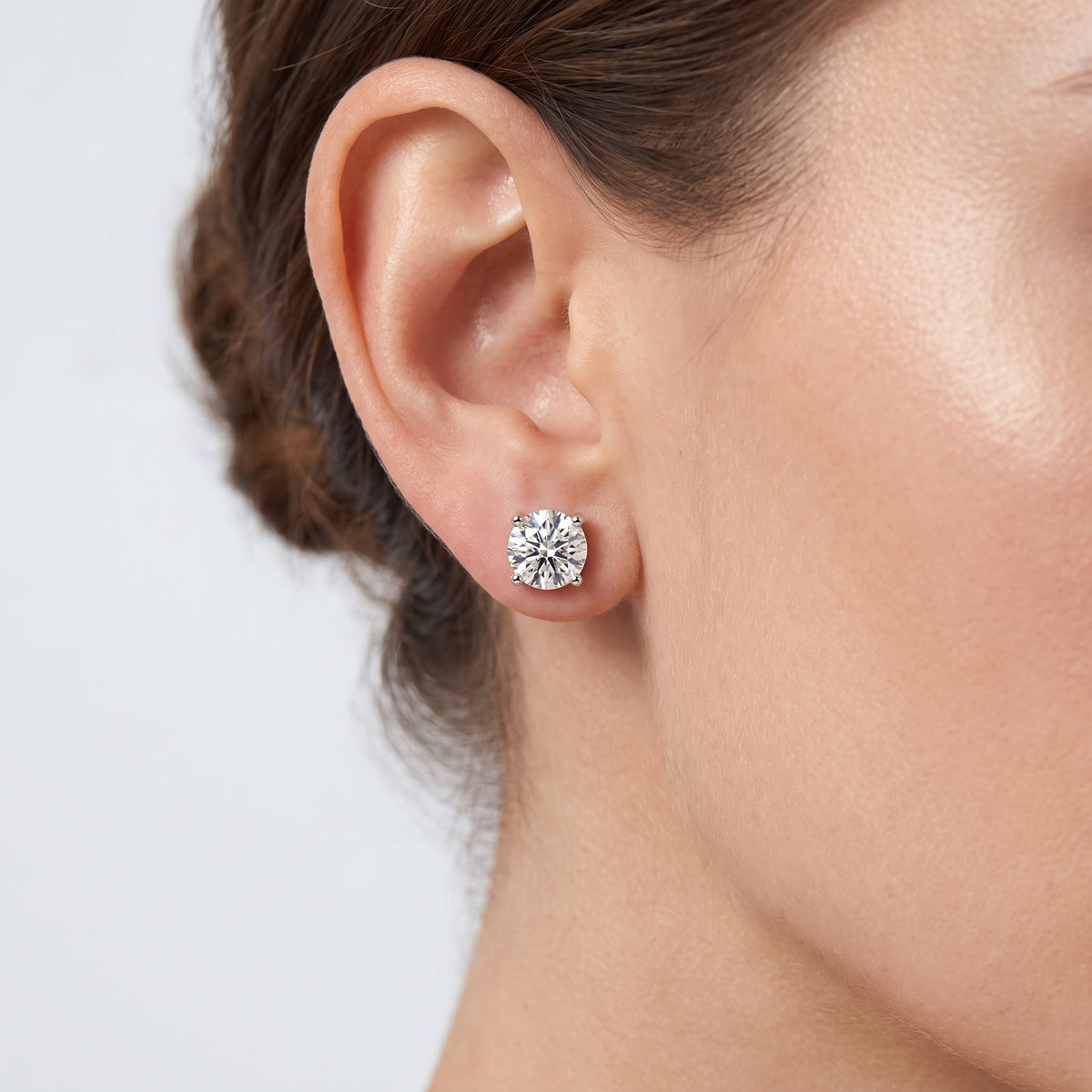 _lifestyle_image@SKU:E1900-LADR02000004W #metal_10k-white-gold+origin_lab-grown+quality_g-si