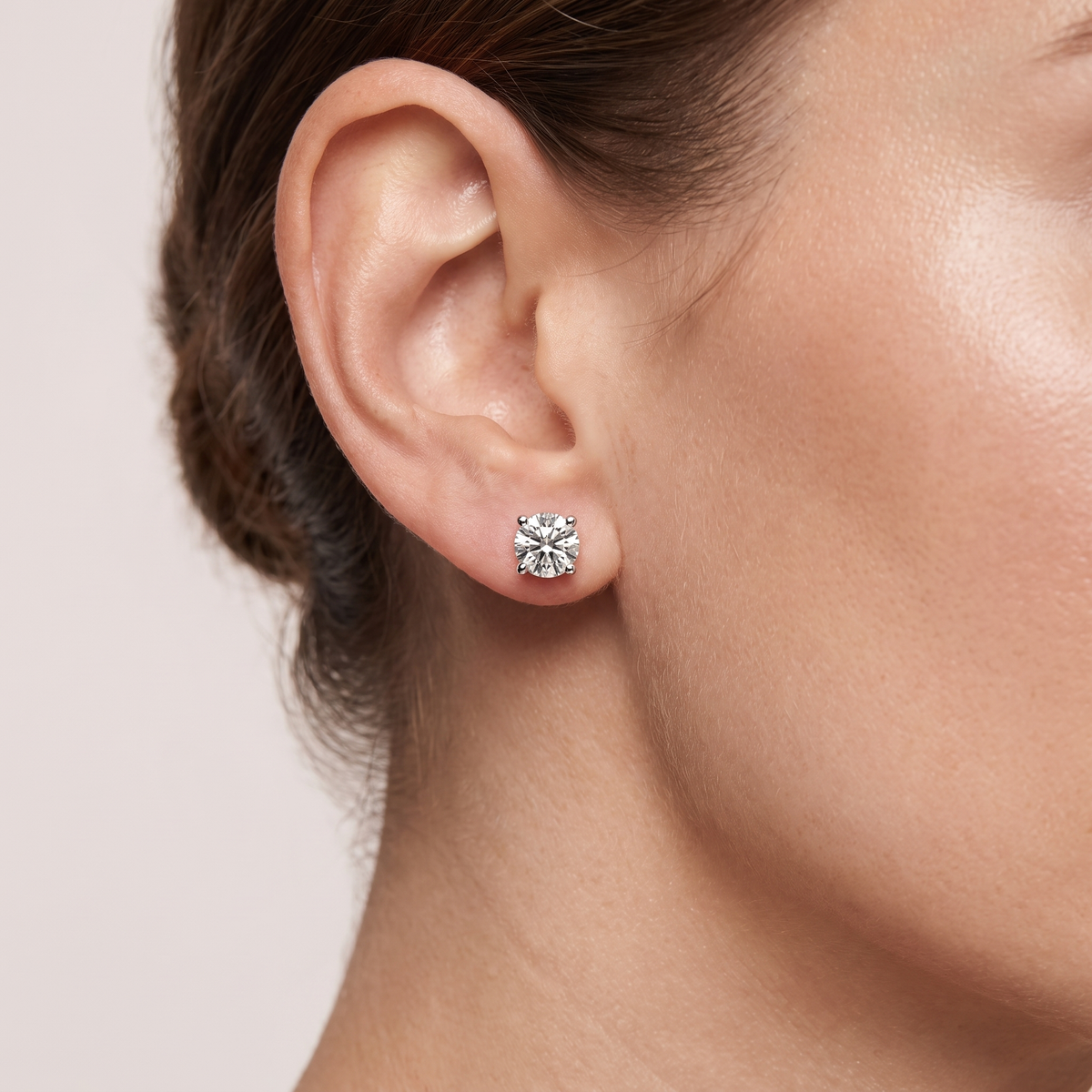 _lifestyle_image@SKU:E1901-LADR00250004W #metal_14k-white-gold+origin_lab-grown+quality_g-si