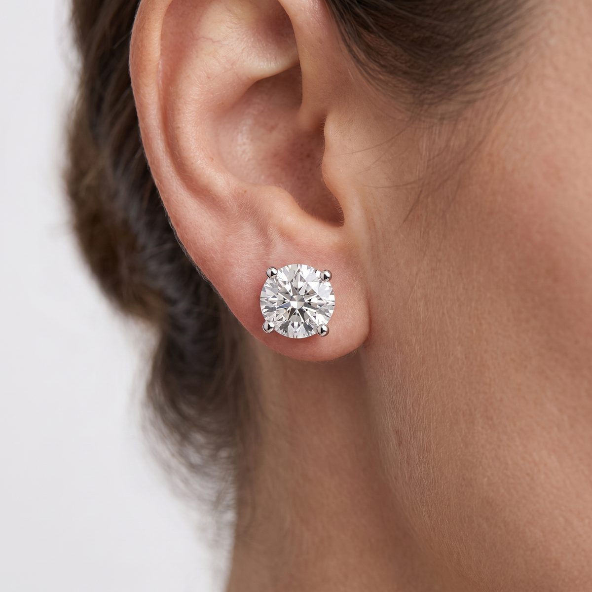 _lifestyle_image@SKU:E1901-LADR04000004W #metal_14k-white-gold+origin_lab-grown+quality_g-si