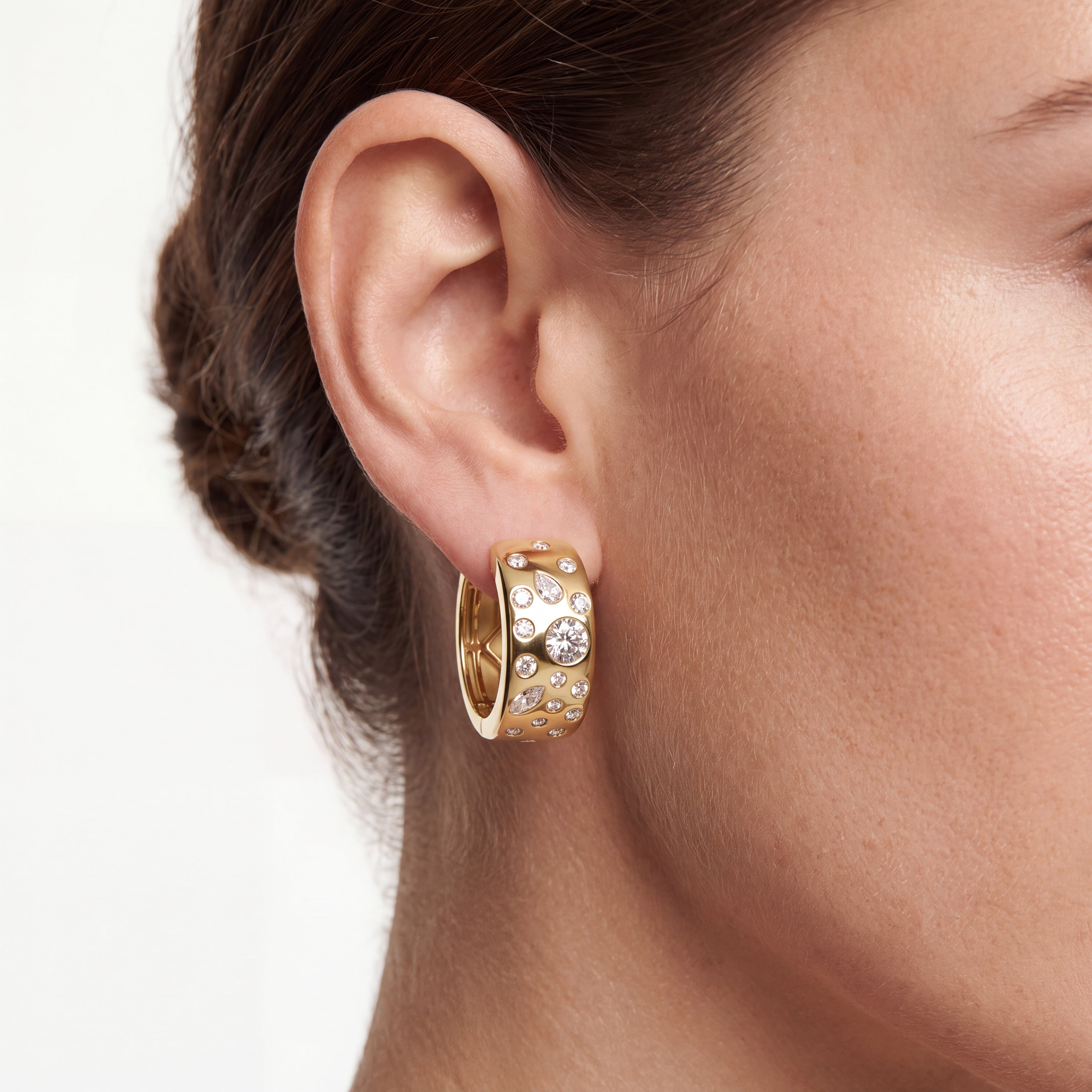 _lifestyle_image@SKU:E293K-LADM0020000DY #metal_14k-yellow-gold-vermeil+origin_lab-grown+quality_g-si