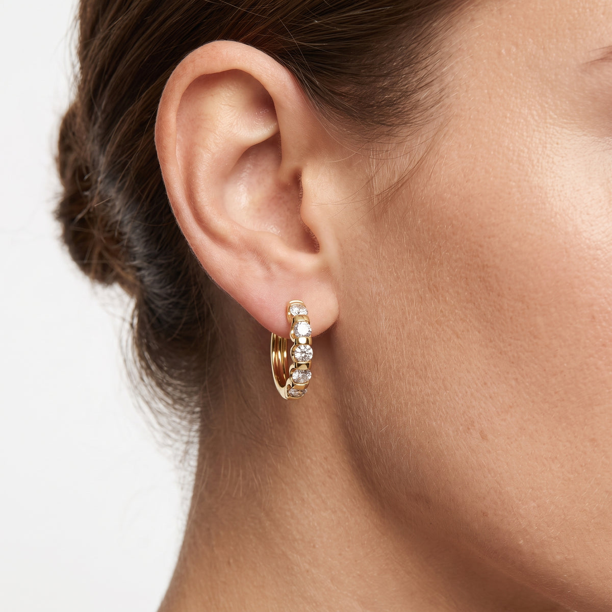 _lifestyle_image@SKU:E3107-LADR00700004Y #metal_10k-yellow-gold+origin_lab-grown+quality_g-si