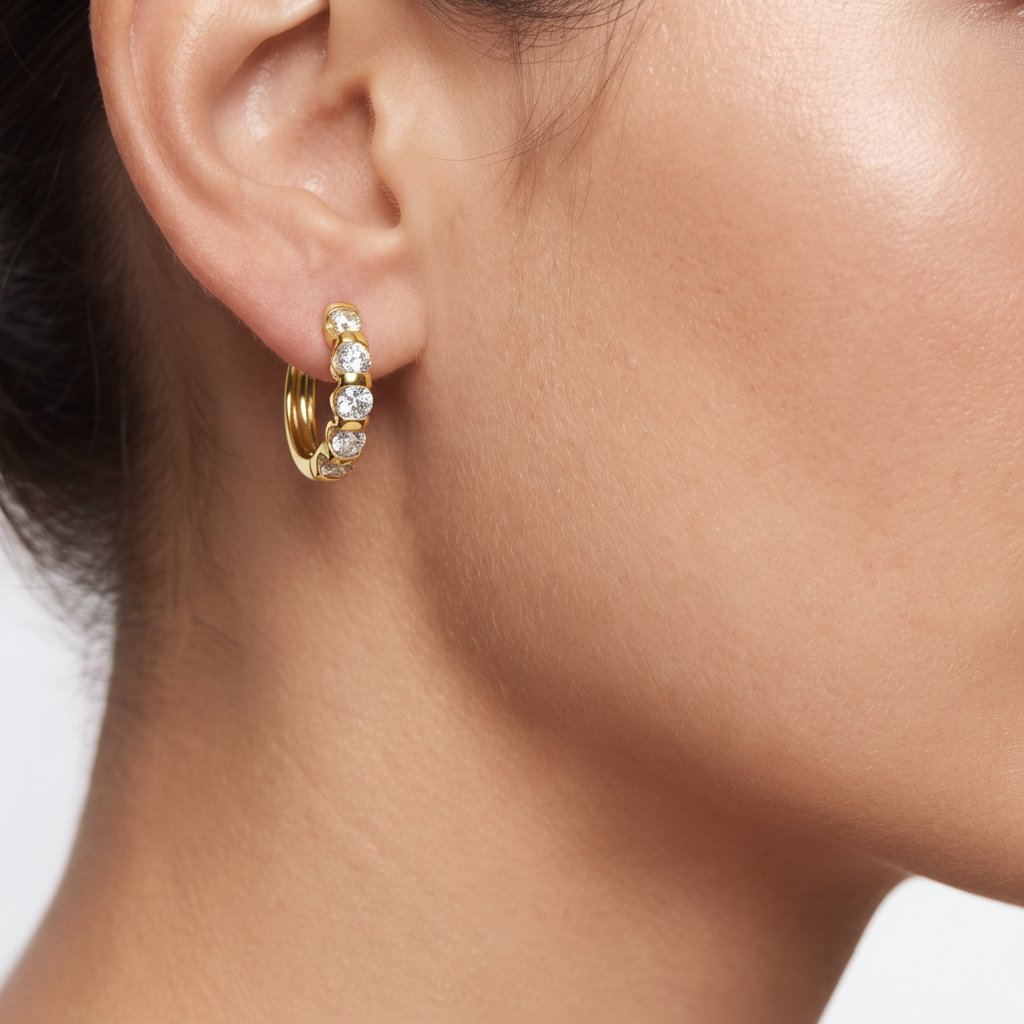 _lifestyle_image@SKU:E3107-LADR02000004Y #metal_10k-yellow-gold+origin_lab-grown+quality_g-si