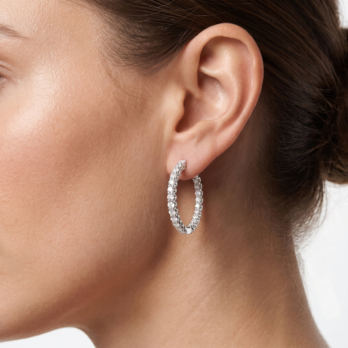 _lifestyle_image@SKU:E5053-LADR05000005W #metal_10k-white-gold+origin_lab-grown+quality_g-si