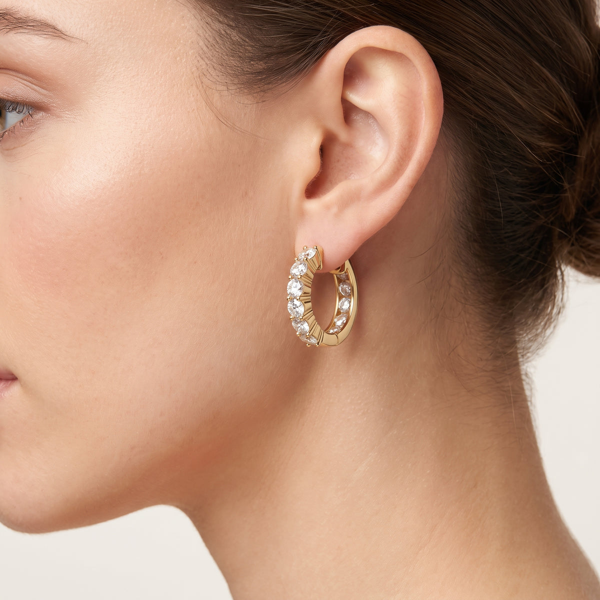 _lifestyle_image@SKU:E6119-LADR02000004Y #metal_10k-yellow-gold+origin_lab-grown+quality_g-si