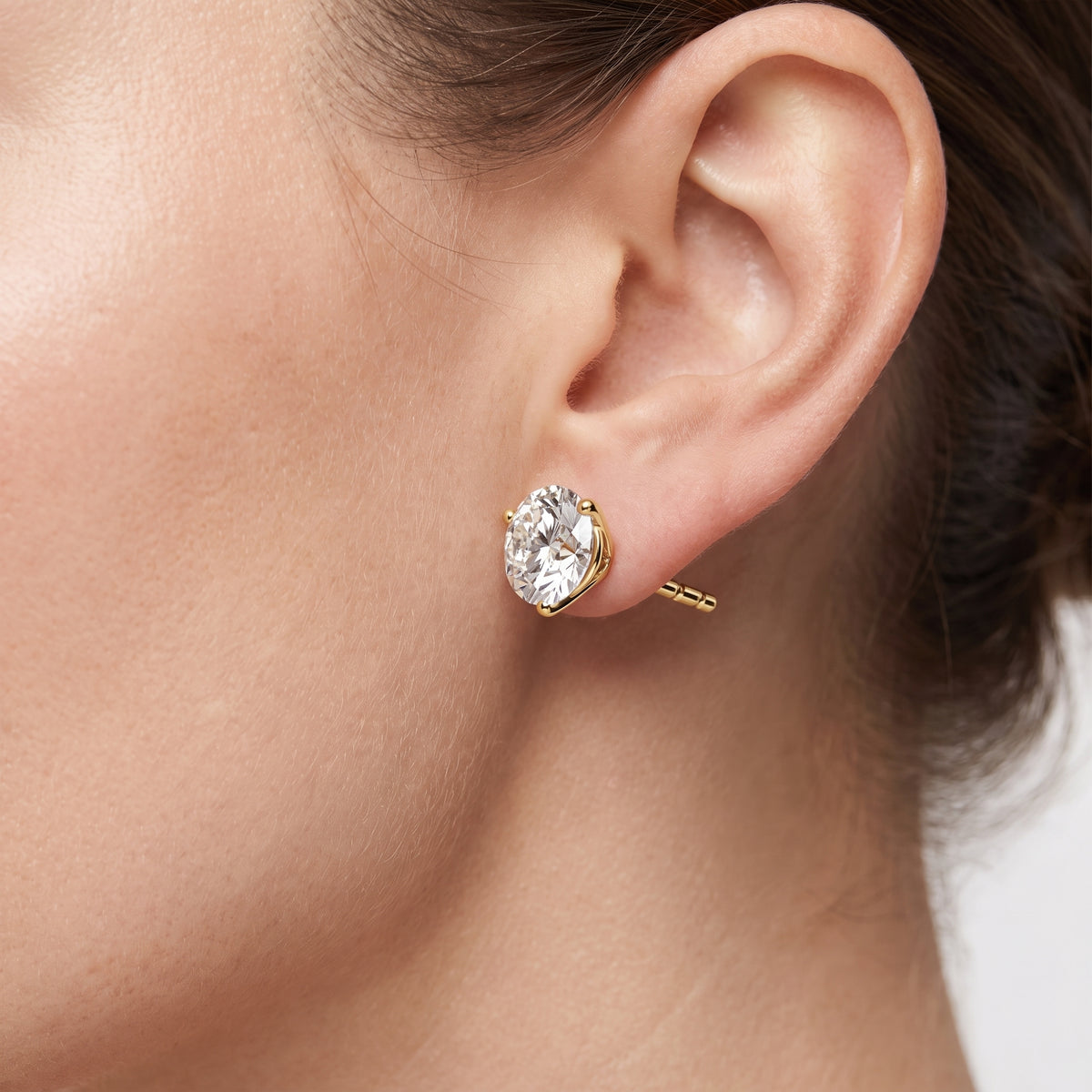 _lifestyle_image@SKU:E6950-LADR04000004Y #metal_10k-yellow-gold+origin_lab-grown+quality_g-si