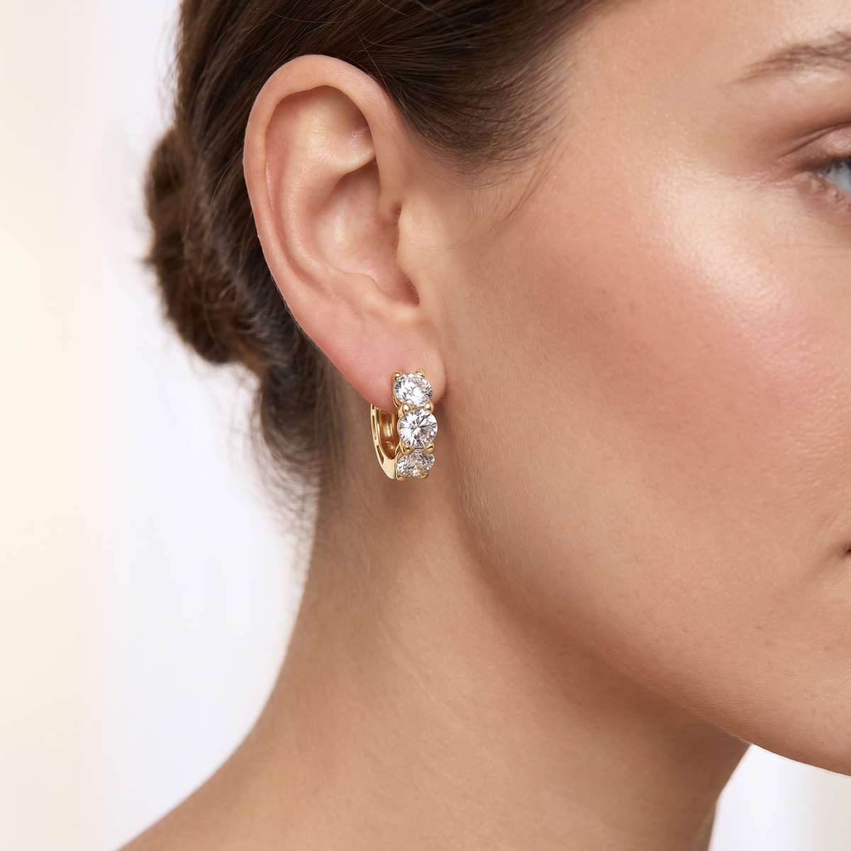 _lifestyle_image@SKU:E6976-LADR02000004Y #metal_10k-yellow-gold+origin_lab-grown+quality_g-si