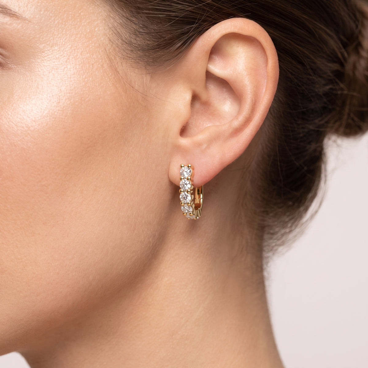 _lifestyle_image@SKU:E9209-LADR01960004Y #metal_10k-yellow-gold+origin_lab-grown+quality_g-si
