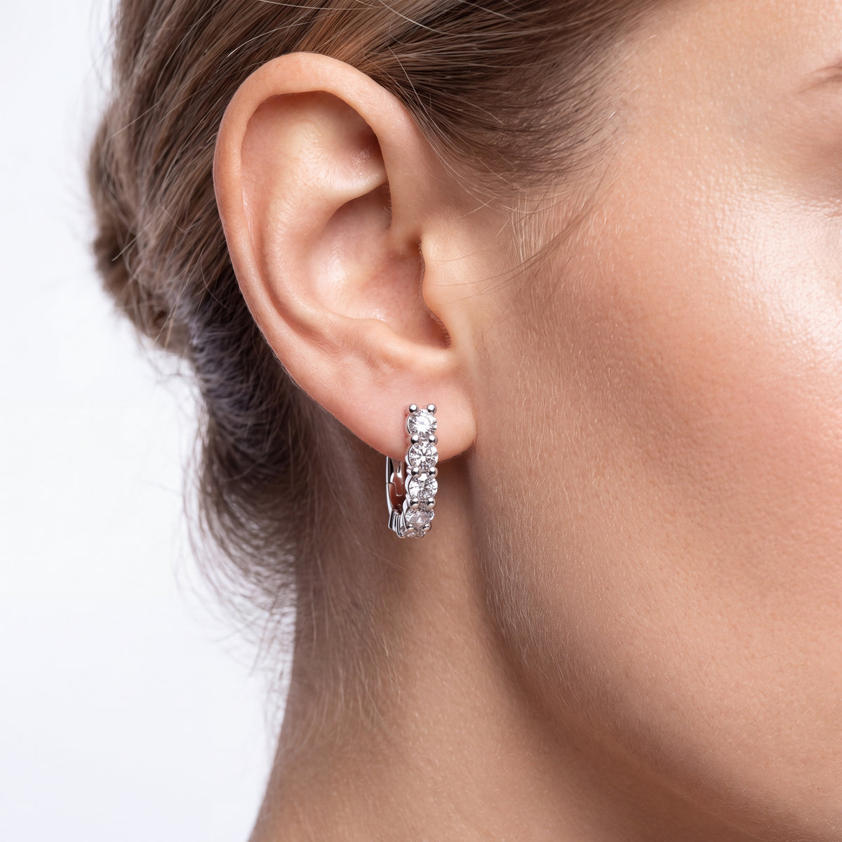 _lifestyle_image@SKU:E9209-LADR0196000DW #metal_silver+origin_lab-grown+quality_g-si