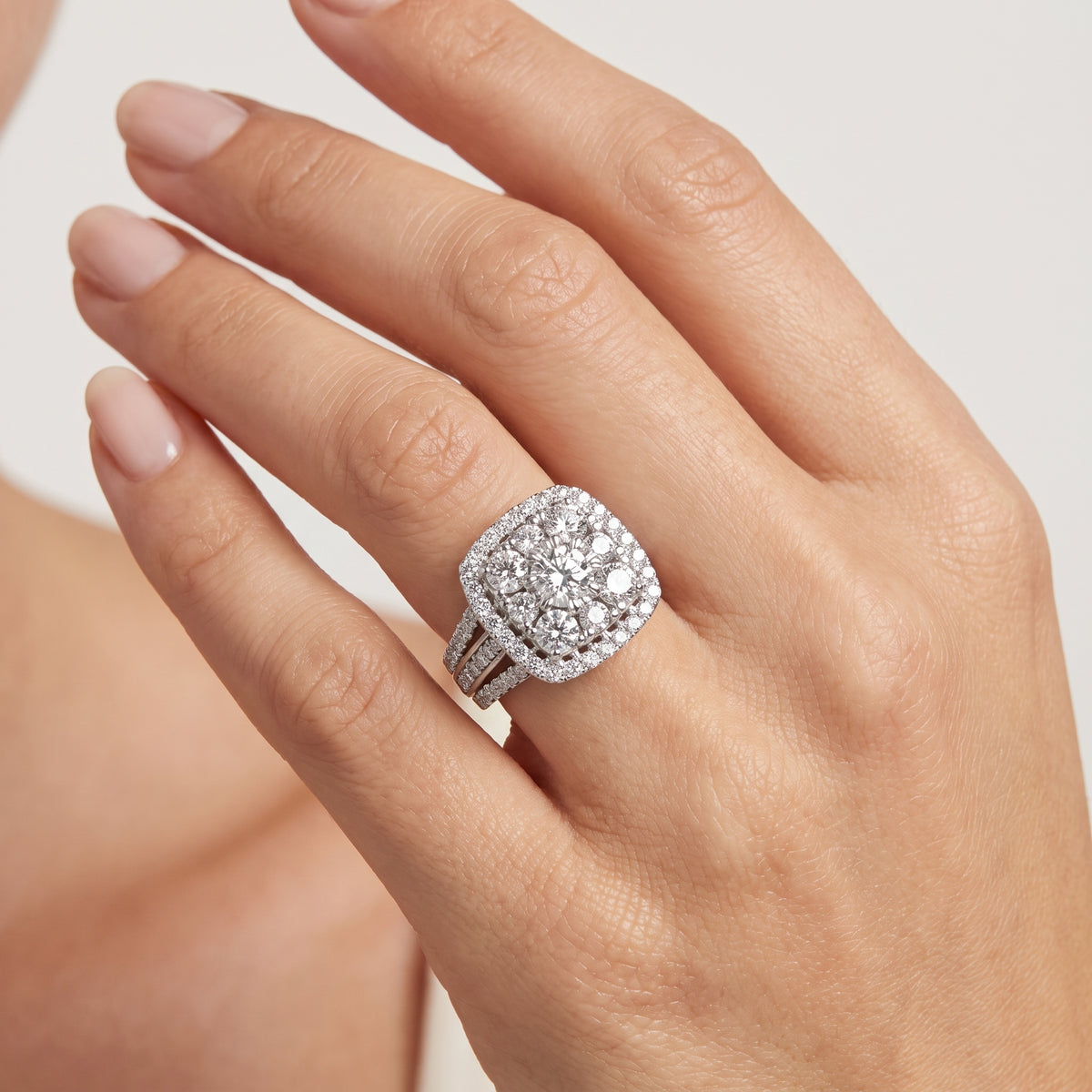 _lifestyle_image@SKU:F6785-LADR0299000DW #metal_silver+origin_lab-grown+quality_g-si