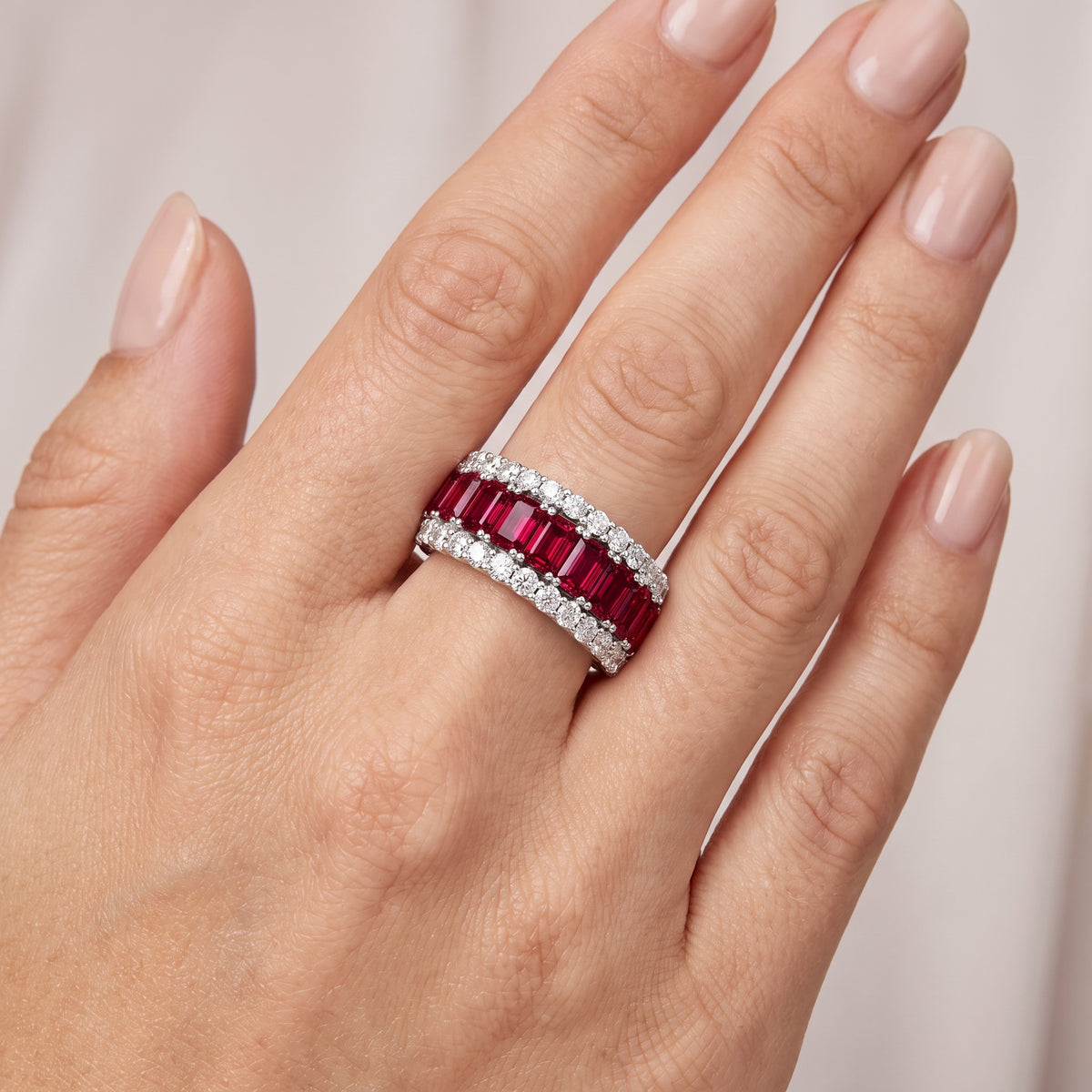 _lifestyle_image@SKU:F7659-LCRE0030000DW #metal_silver+origin_lab-created