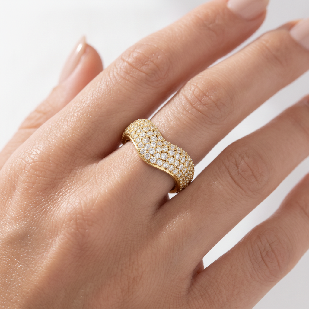 _lifestyle_image@SKU:F9145-LADR01510001Y #metal_10k-yellow-gold+origin_lab-grown+quality_g-si