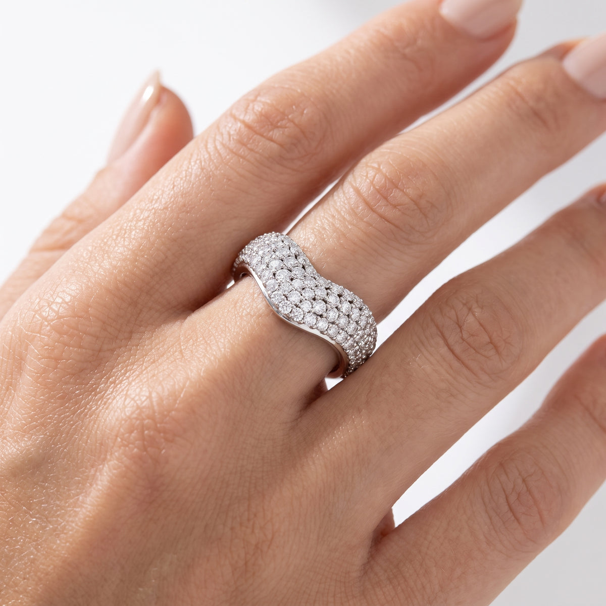 _lifestyle_image@SKU:F9145-LADR0151000DW #metal_silver+origin_lab-grown+quality_g-si