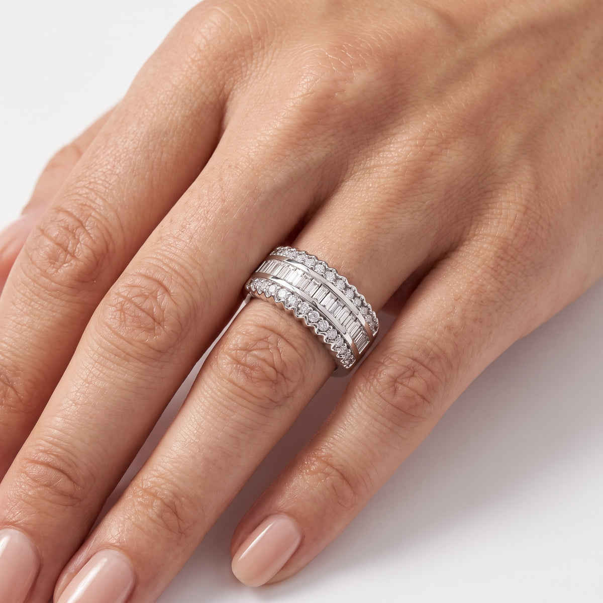 _lifestyle_image@SKU:FR226-LADB0099000DW #metal_silver+origin_lab-grown+quality_g-si