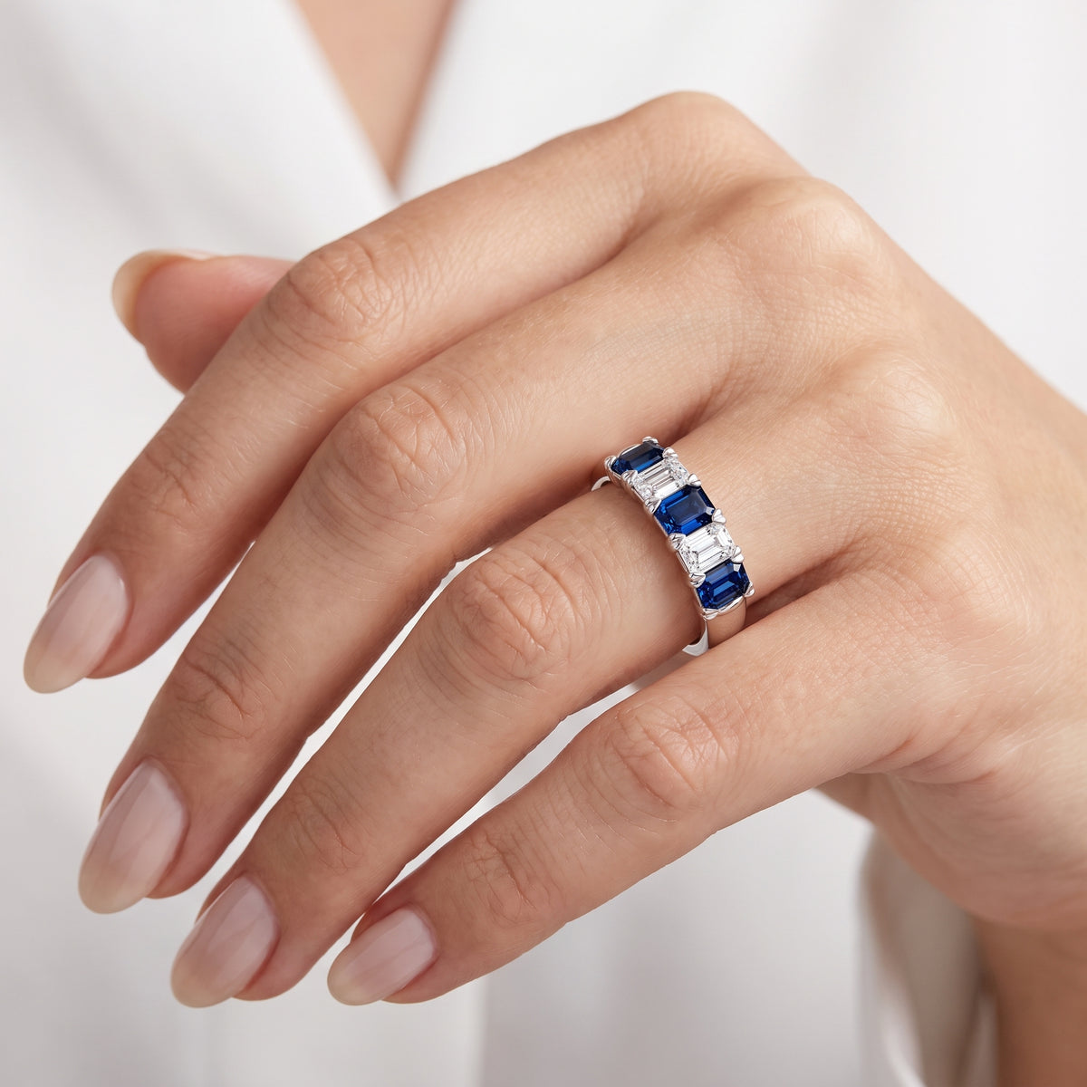 _lifestyle_image@SKU:G0809-NGSE01000004W #metal_14k-white-gold+origin_lab-created