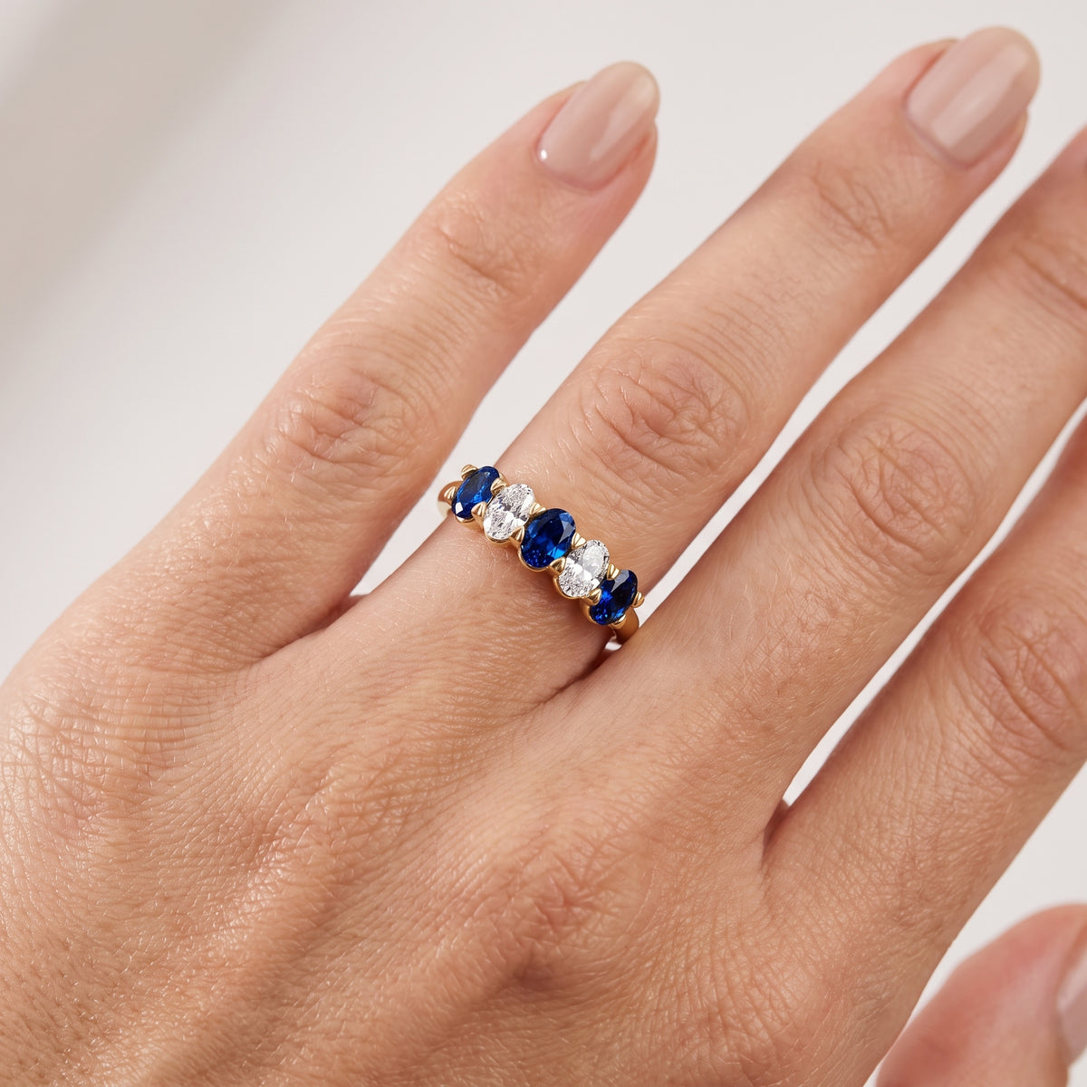 _lifestyle_image@SKU:G0809-NGSO01000004Y #metal_14k-yellow-gold+origin_lab-created