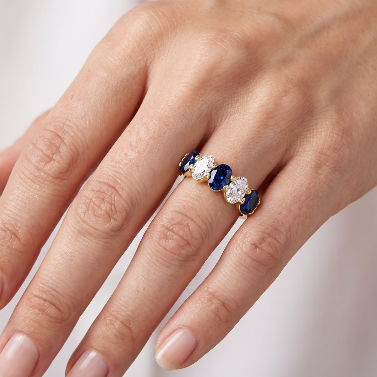_lifestyle_image@SKU:G0809-NGSO02000004Y #metal_14k-yellow-gold+origin_lab-created