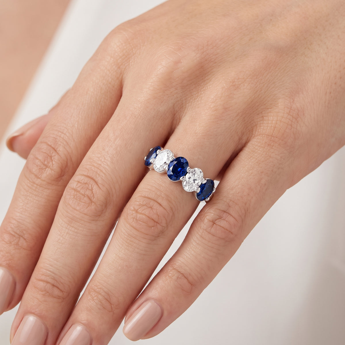 _lifestyle_image@SKU:G0809-NGSO03000004W #metal_14k-white-gold+origin_lab-created