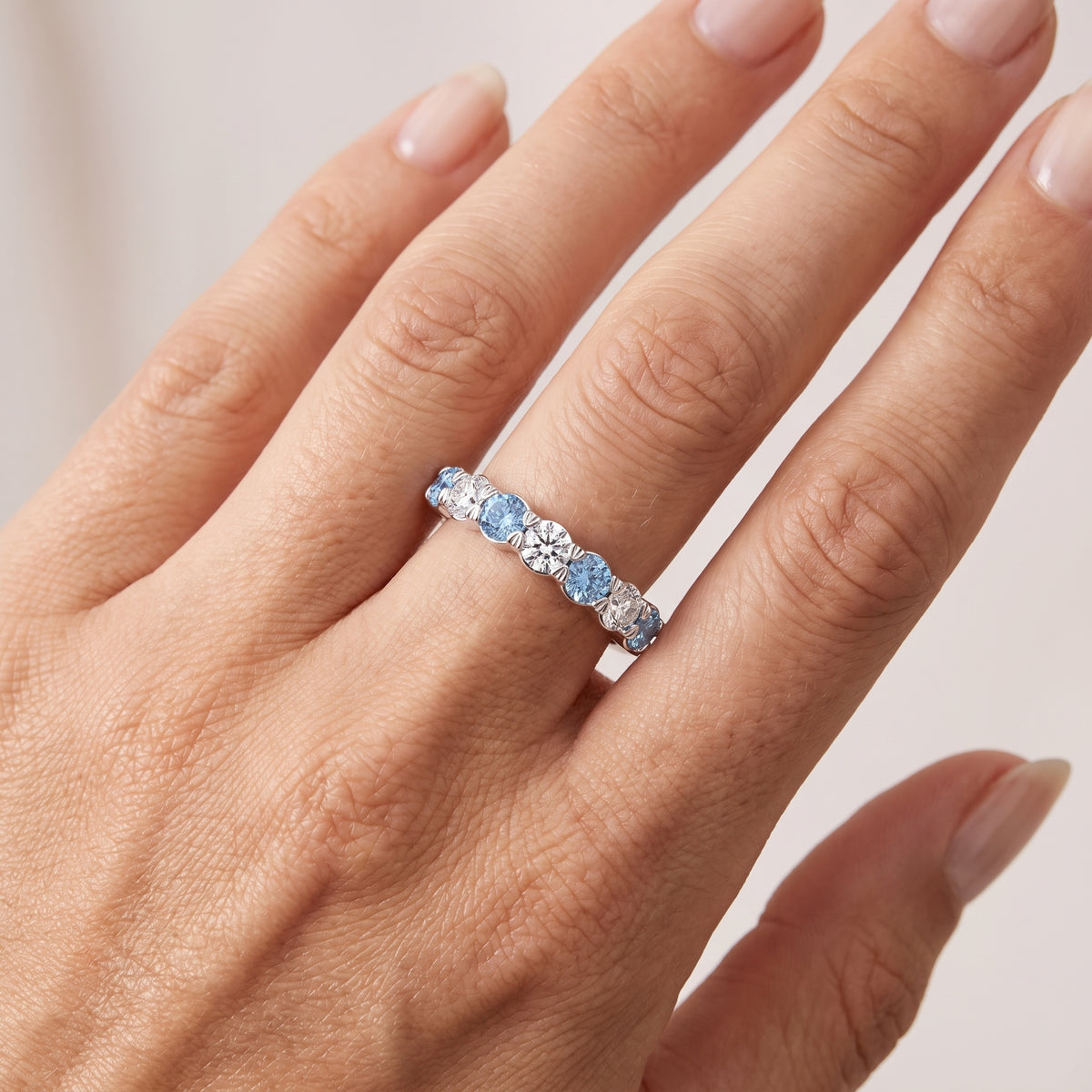 _lifestyle_image@SKU:G1162-LGQR01000004W #metal_10k-white-gold+origin_lab-created