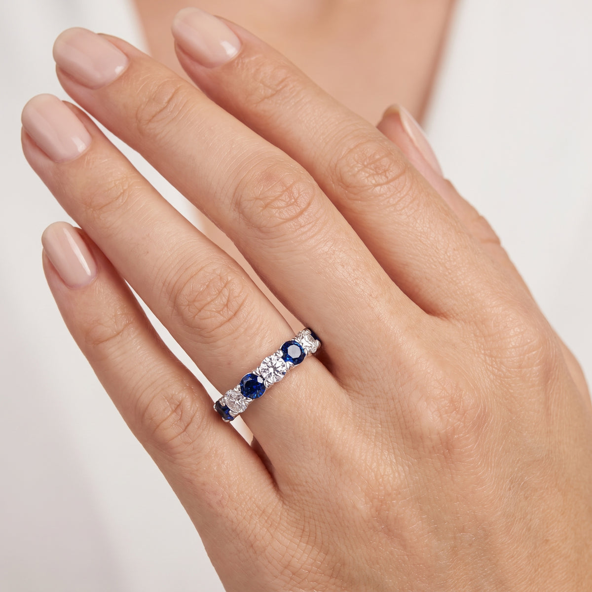 _lifestyle_image@SKU:G1162-NGSR02000004W #metal_14k-white-gold+origin_lab-created